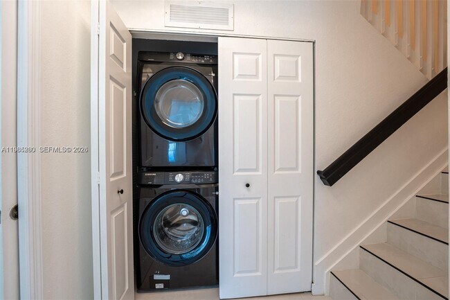 Foto del edificio - 8800 NW 97th Ave