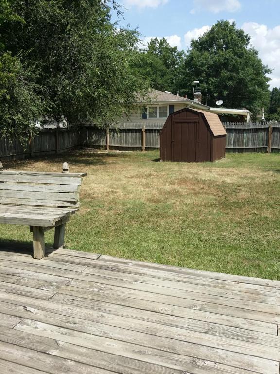 Building Photo - 611 N Spruce St