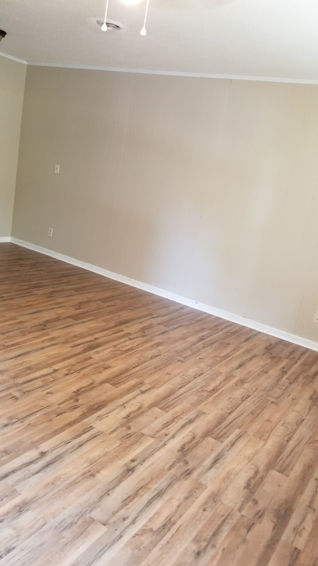 Building Photo - 105 Peach Dr