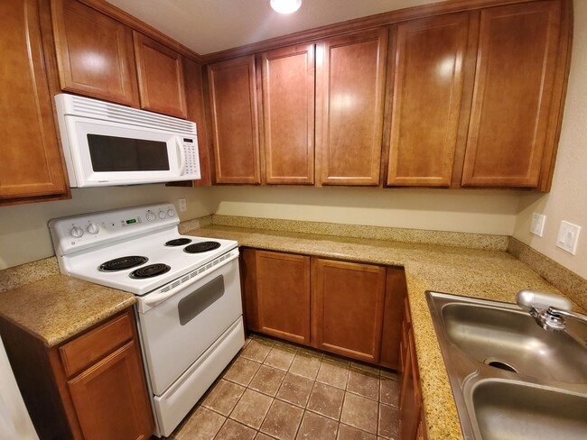 Building Photo - Upgraded 1 Bedroom 1 Bath with Balcony in ...