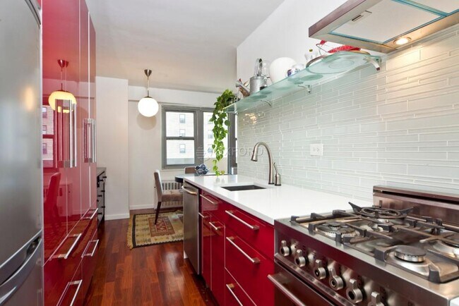 Building Photo - 100 W 93rd St