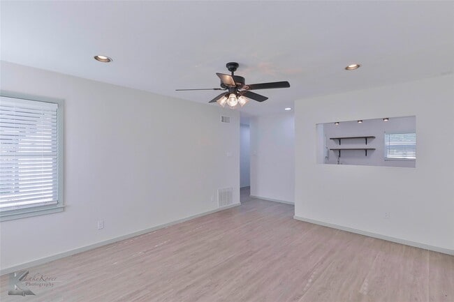 Building Photo - 1337 S La Salle Dr