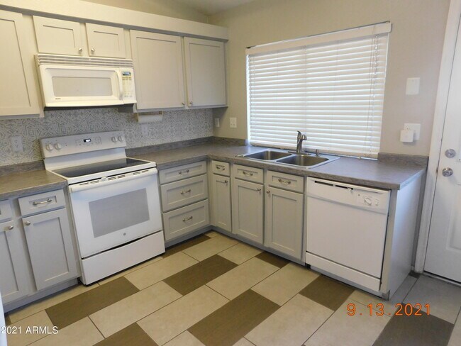 Foto del edificio - 10100-10189 N 89th Ave