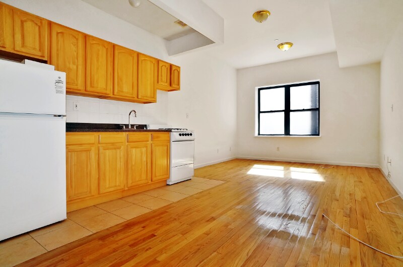 Primary Photo - 52 W 14th St