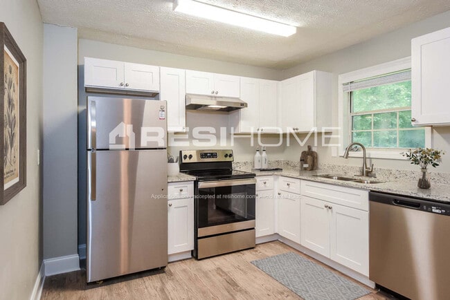 Photo - 982 Millwood Dr SW (Marietta, GA) House