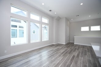 Building Photo - 5904 Gardendale Dr