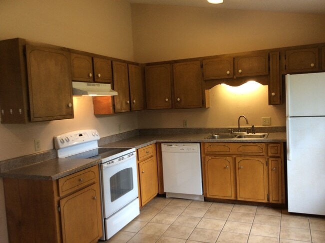 Building Photo - 609 Honey Ridge Ln