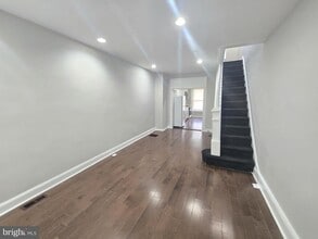 Building Photo - 402 N Curley St