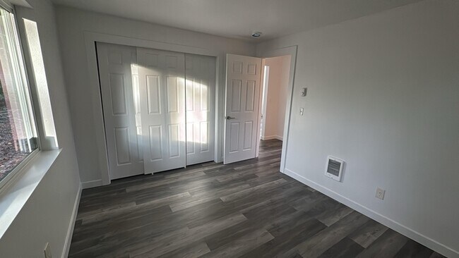 Foto del edificio - 1433 E Dearborn Ave