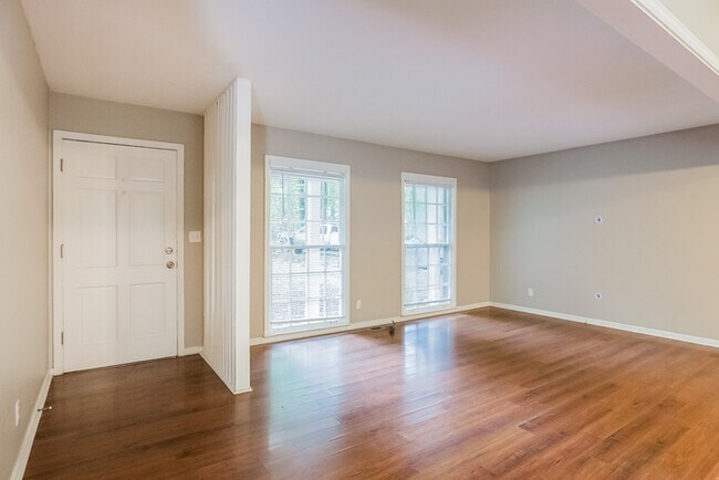 Foto del edificio - 4220 Hillswood Ln