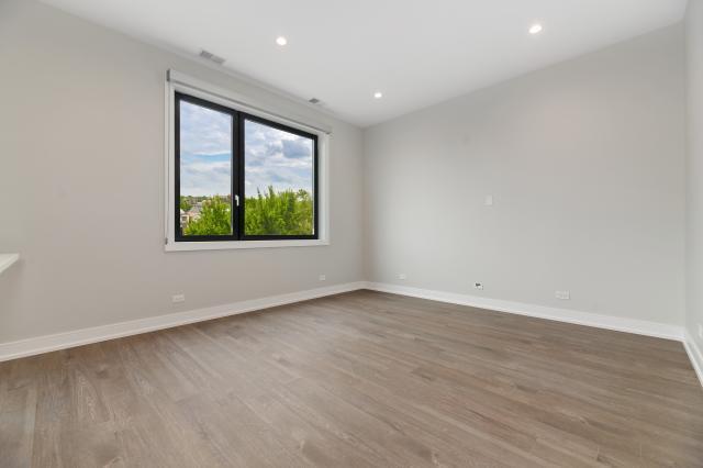 Building Photo - 2 bedroom in Chicago IL 60647