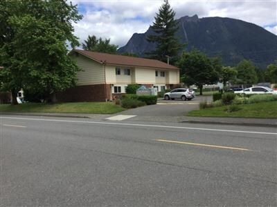 Foto del edificio - 424 Healy Ave S