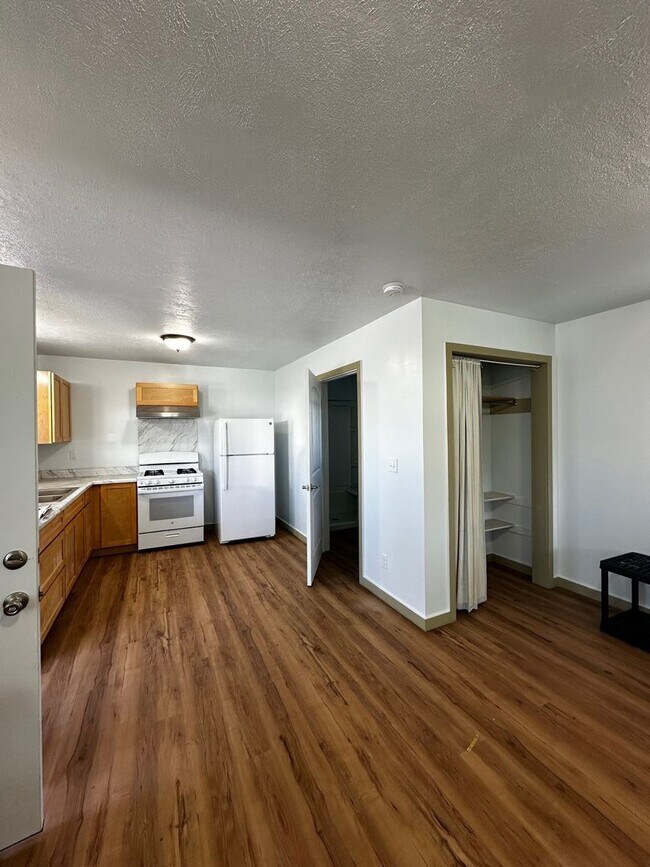 Building Photo - 144 Mauna Loa St
