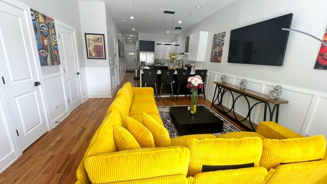 Foto del edificio - 6613 S Langley Ave