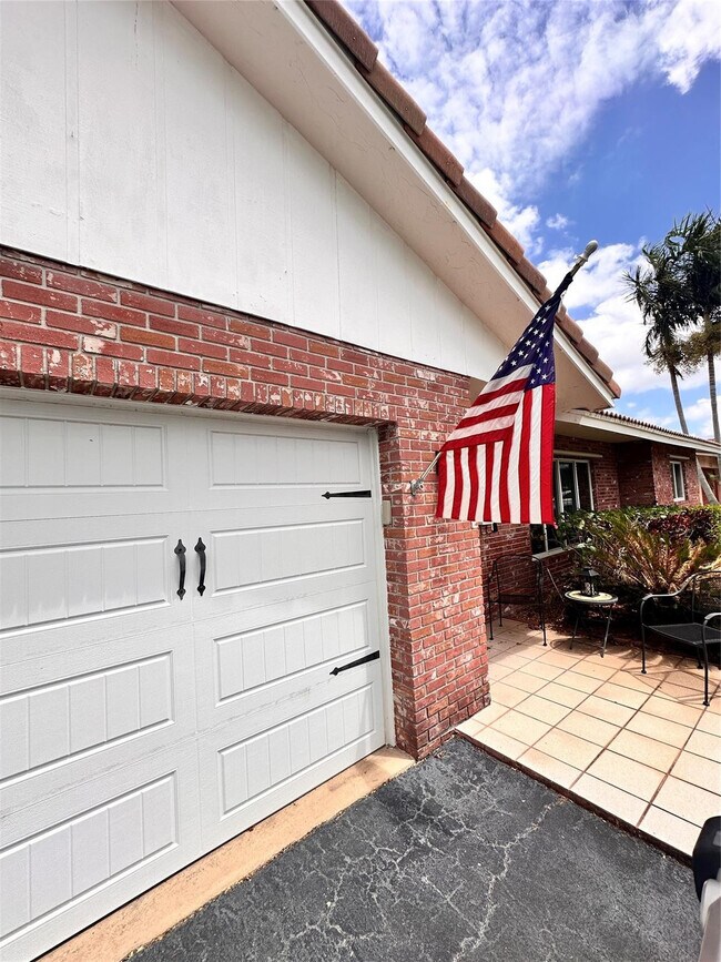 Building Photo - 1098 NW 15th Ave