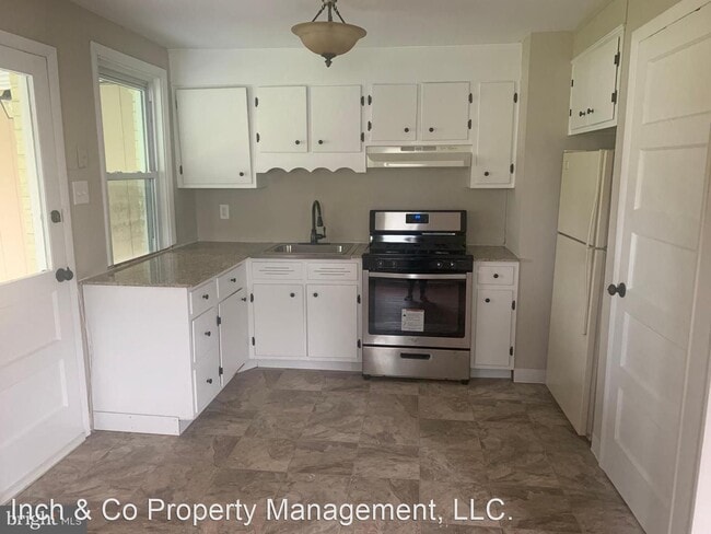 Building Photo - 3 br, 1 bath House - 999 Loucks Place