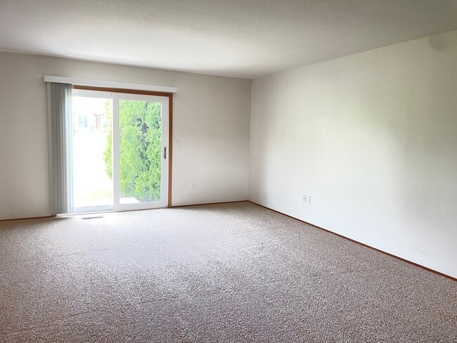 Living Room - 5122 Catawba Dr