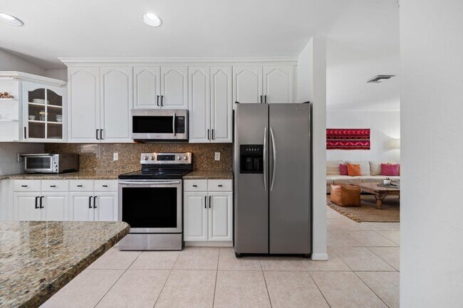 Building Photo - 1527 S Club Dr