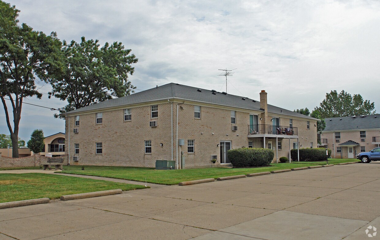 Building Photo - 380 E Alex Bell Rd