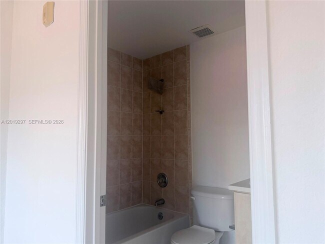 Foto del edificio - 7989 NW 8th St