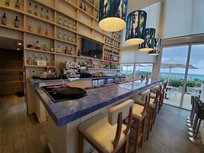 Building Photo - 15901 Collins Ave