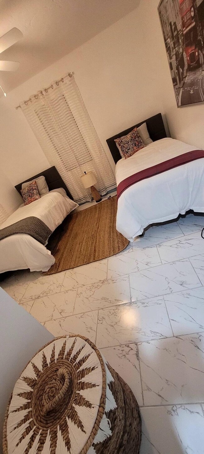 Foto del edificio - 104 NE 5th St