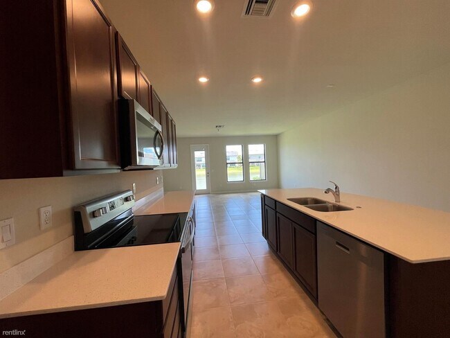 Foto del edificio - 3 br, 2.5 bath Townhome - 2275 Appleton Cir S