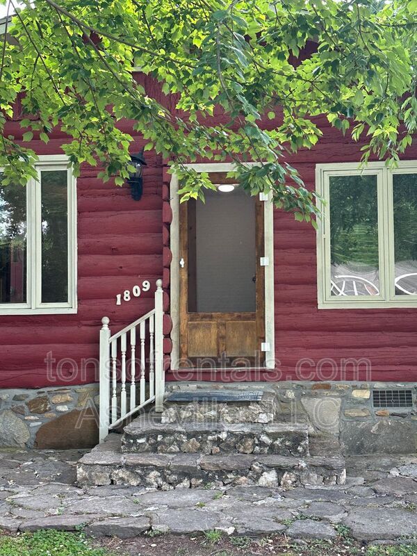 Building Photo - 1809 Windsor Dr