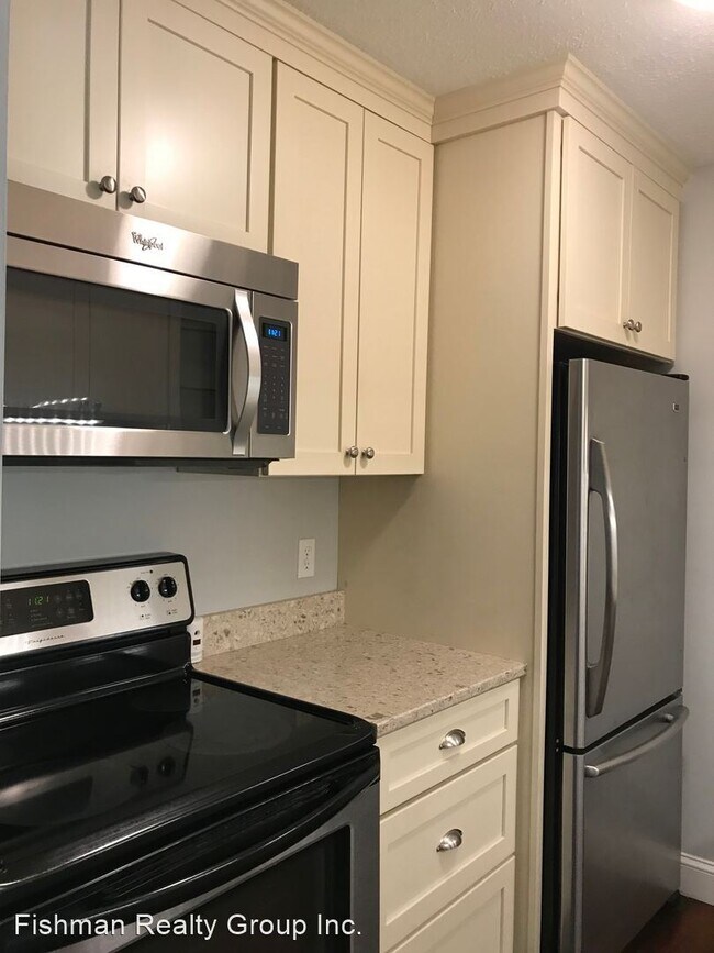 Building Photo - 2 br, 1 bath House - 20-B Somerset Condos #20