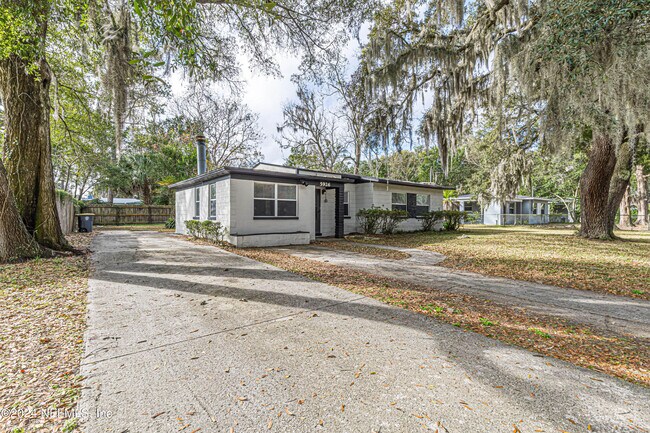 Building Photo - 5926 Oaklane Dr