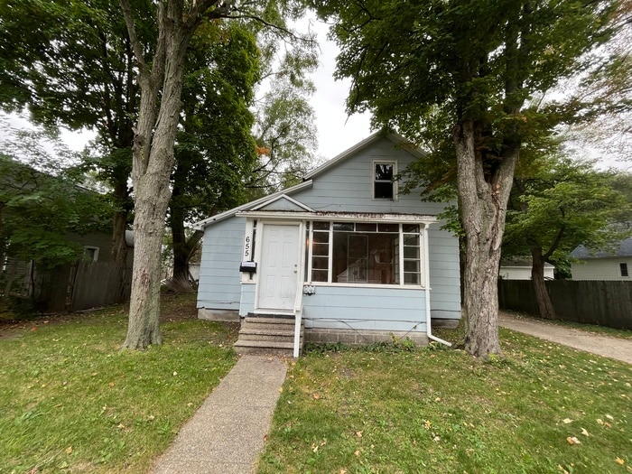 Primary Photo - Upgraded 3 Bed 1 Bath Home off Oak Ave For...