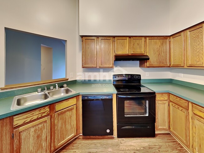 Building Photo - 6948 Kinston Dr