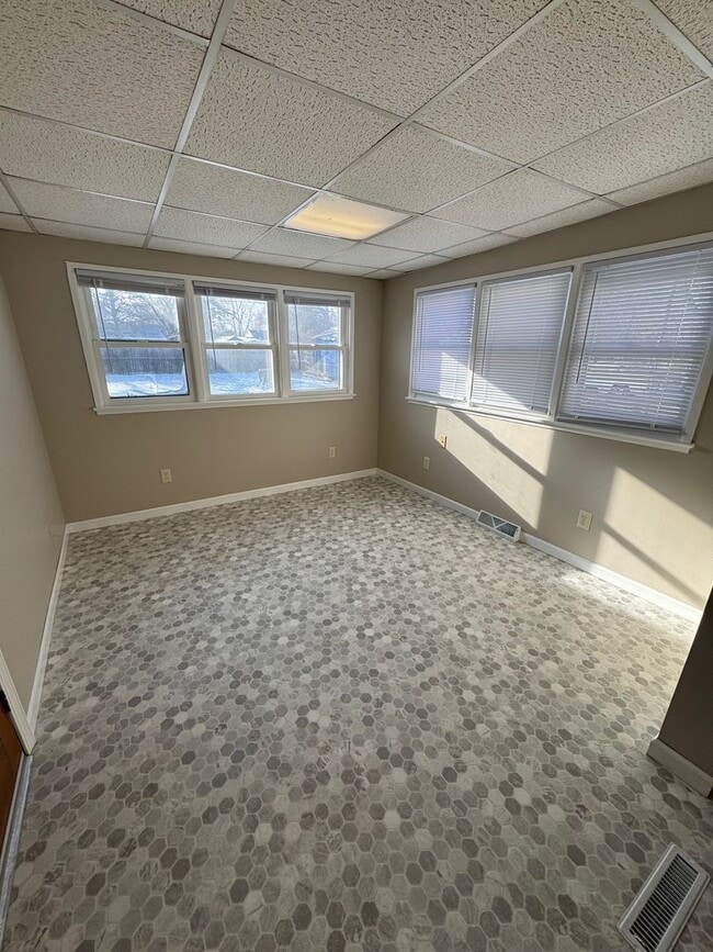 Building Photo - Two Bedroom One Bathroom Home in Machesney Park $1,395.00