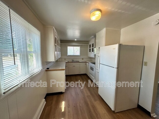 Building Photo - 622 Miller Dr