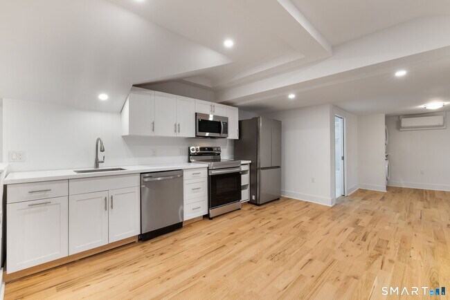 Building Photo - 523 Danbury Rd