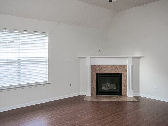 Foto del edificio - 5810 Bedford Loop E