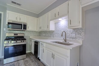 Building Photo - 213 Tyler Ave