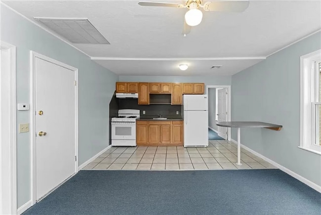 Building Photo - 163 Robinson Ave