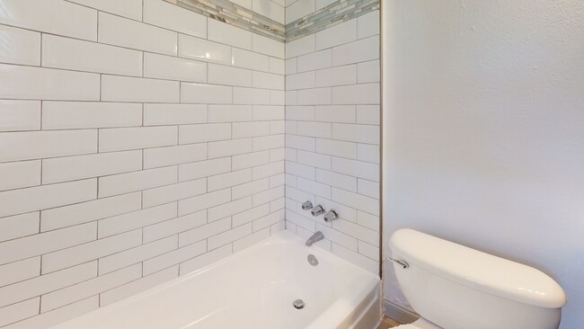 Biscayne Bay - Bathroom.jpg - Bayshore Palms at Soho