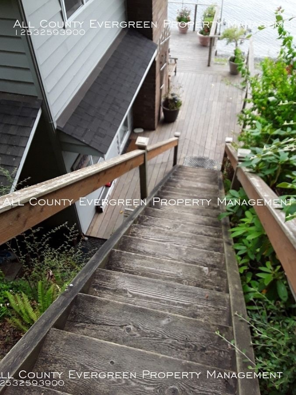 Building Photo - 10423 Sunrise Beach Dr NW