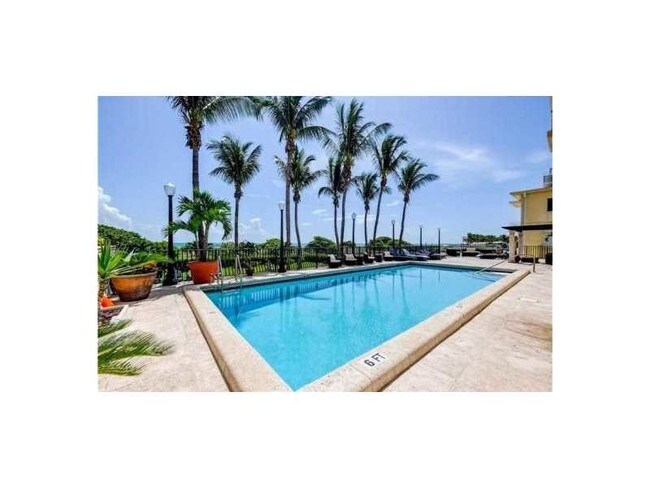 Building Photo - 9195 Collins Ave