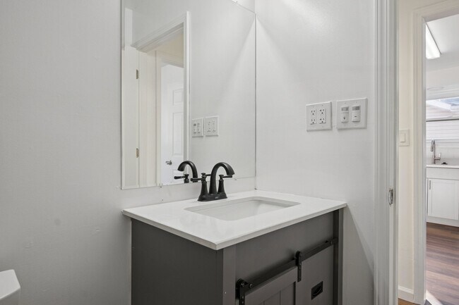 Foto del edificio - 20916 Pinecrest St