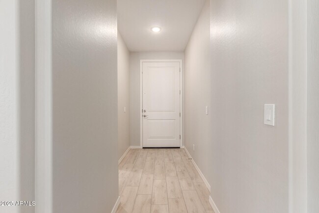 Foto del edificio - 15310 W Moreland St