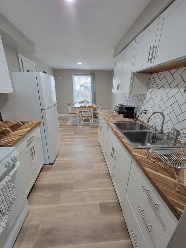 Building Photo - 255 Hague St