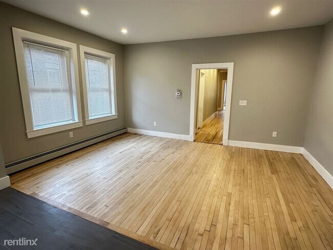 Foto del edificio - Brand New Construction for Working Pros ON...