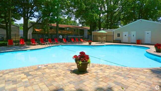 Meadowbrook Woods Apartments for Rent with a Dog Park - Norfolk, VA - 8 ...