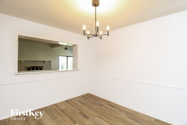 Building Photo - 2818 Posey Dr