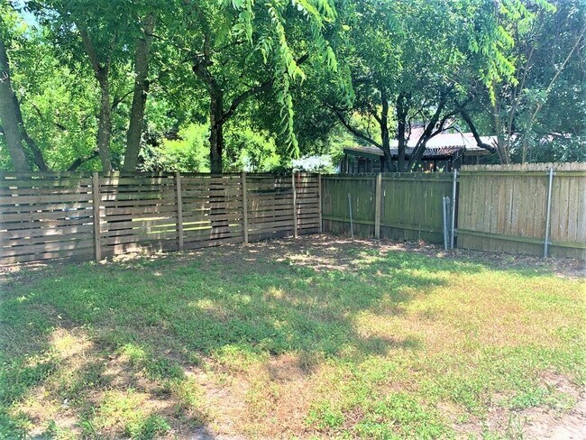 Building Photo - 1503 Braes Ridge Dr. B