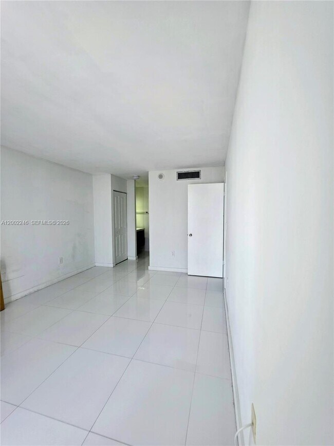 Foto del edificio - 1200 NE Miami Gardens Dr