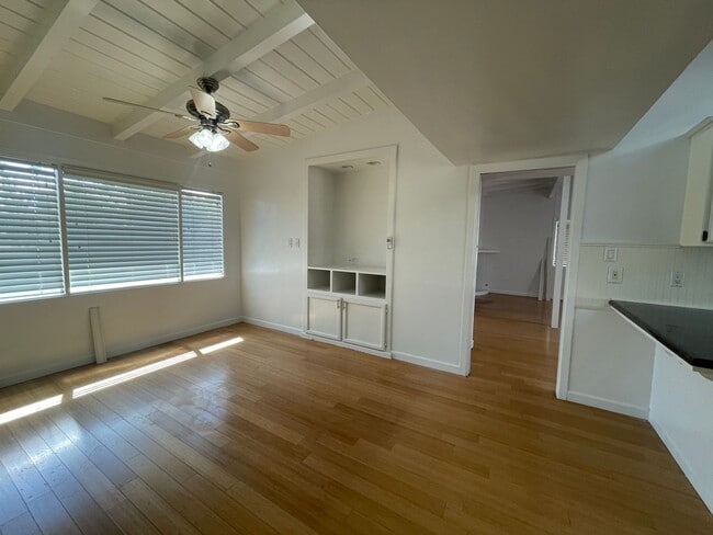 Building Photo - BEAUTIFUL HOME IN CENTER OF LAS VEGAS!